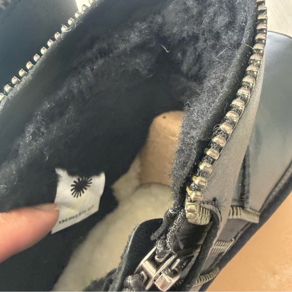 UGG CLASSIC LEATHER MINI MOTO BOOT - Picture 8 of 11